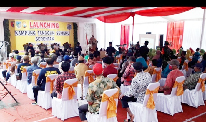 Launching Kampung Tangguh Semeru di Balai Desa Sekaran, Kecamatan Kayen Kidul, Kabupaten Kediri, sekaligus sosialisasi dan edukasi cara menggelar hajatan baik pernikahan maupun khitanan di tengah pandemi. foto: MUJI HARJITA/ BANGSAONLINE