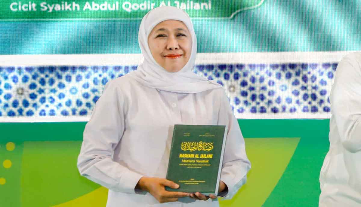 Gubernur Khofifah Ajak Warga Saring Sebelum Sharing di Hari Literasi Internasional 2025