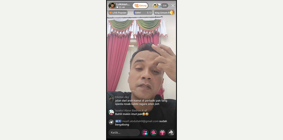 Bupati Bangkalan saat live TikTok.
