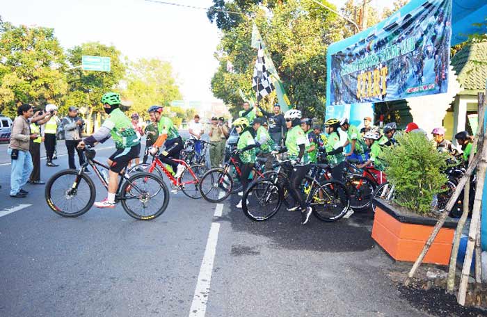 Olahraga bersepeda ini digelar dalam rangka launching Brawijaya Cycling Club. 