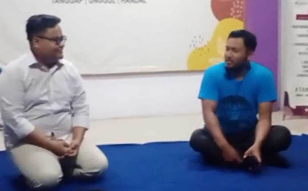 Ketua Peduli Kwarcab Lumajang, Syaiful Rizal Zarkasi (kaos biru).