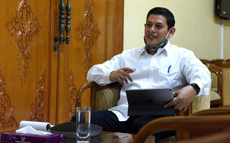 Wali Kota Kediri, Abdullah Abu Bakar saat menjadi narasumber dalam webinar.
