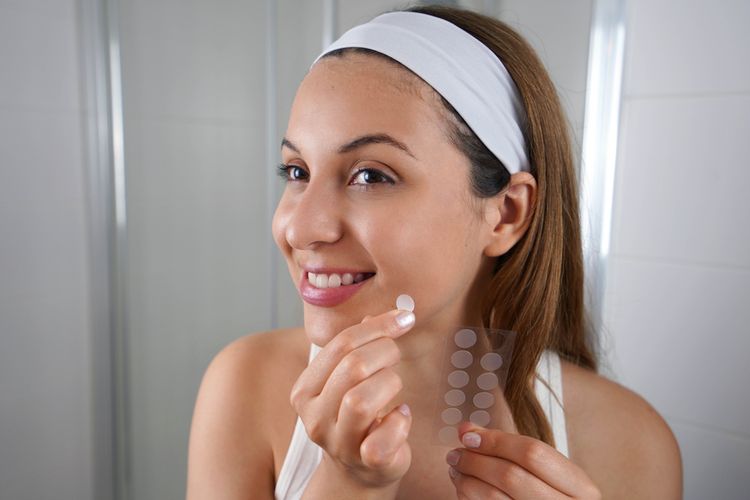 6 Hal yang Perlu Diperhatikan Saat Pakai Acne Patch. Foto: Ist