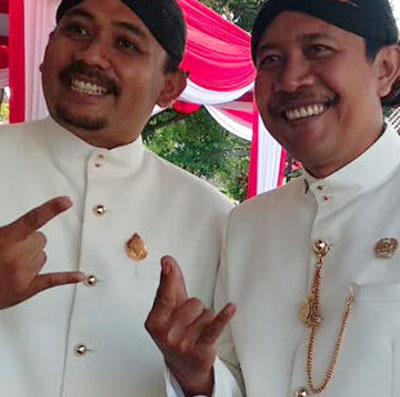 Ony Anwar - Dwi Riyanto Jatmiko (PDIP 20, Golkar 5, PKB 4, Gerindra 4, PKS 4, PAN 3, Nasdem 2, PPP 1, Hanura 1, Demokrat 1 = 45 Kursi)